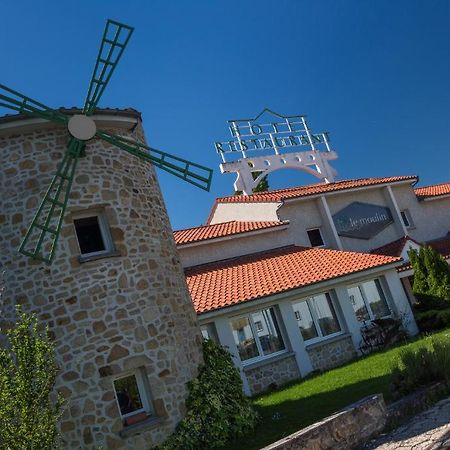 Logis Hotel Le Moulin Des Gardelles Риом Экстерьер фото