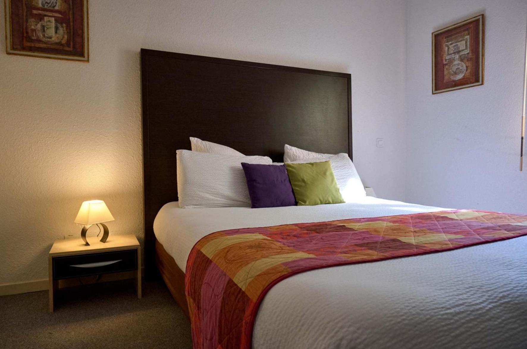 Logis Hotel Le Moulin Des Gardelles Риом Экстерьер фото