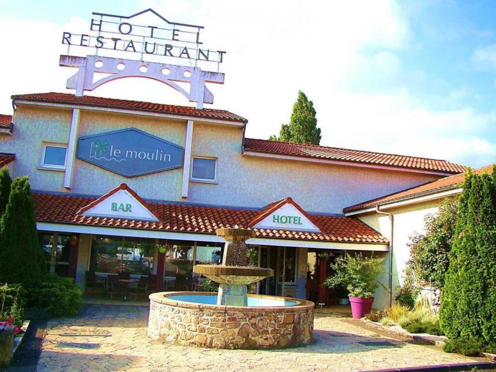 Logis Hotel Le Moulin Des Gardelles Риом Экстерьер фото