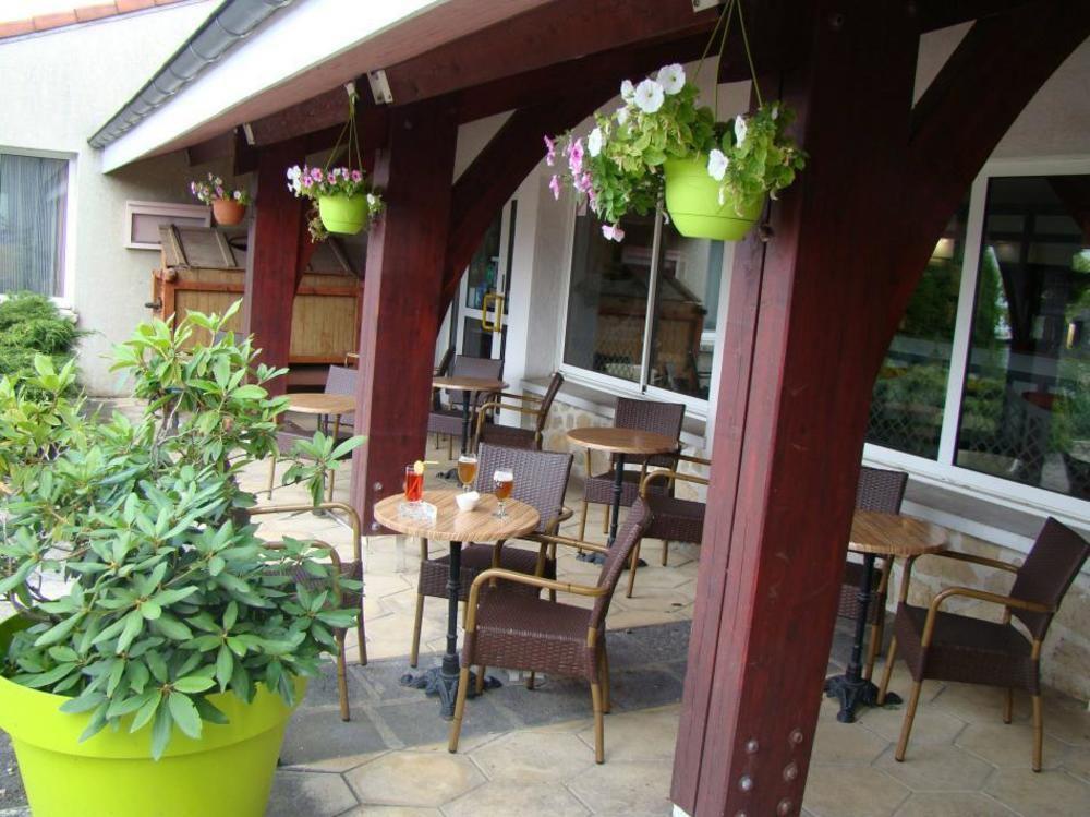 Logis Hotel Le Moulin Des Gardelles Риом Экстерьер фото