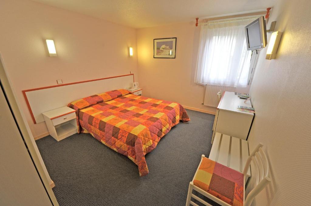 Logis Hotel Le Moulin Des Gardelles Риом Экстерьер фото