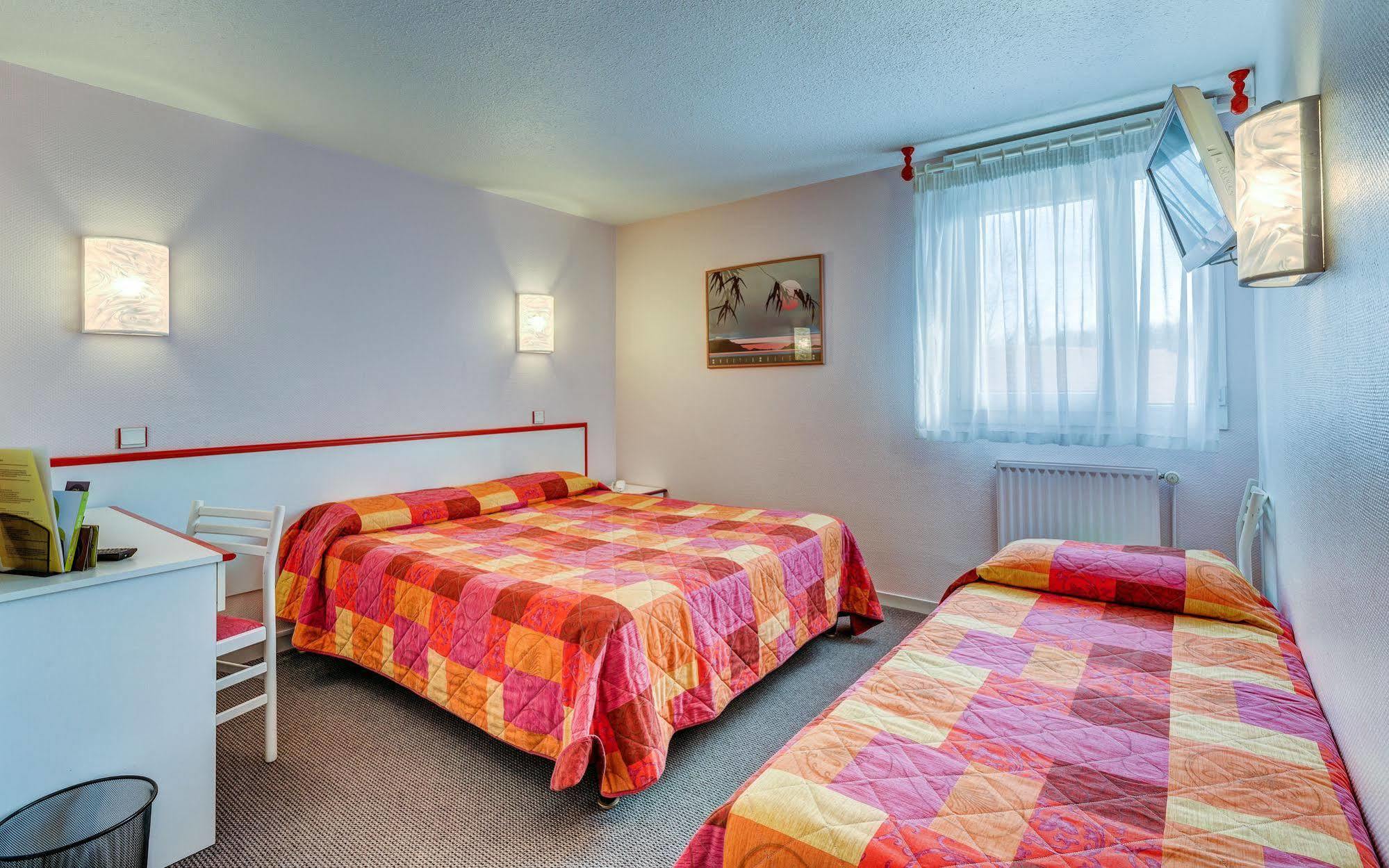 Logis Hotel Le Moulin Des Gardelles Риом Экстерьер фото