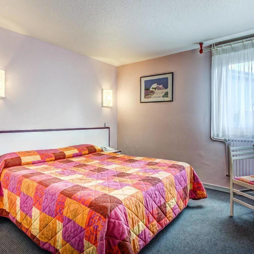 Logis Hotel Le Moulin Des Gardelles Риом Экстерьер фото