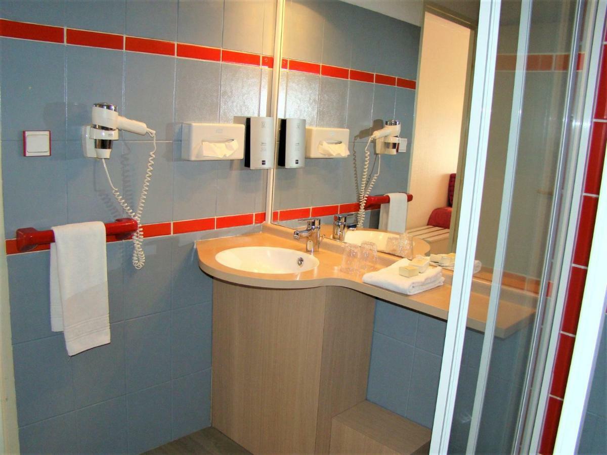 Logis Hotel Le Moulin Des Gardelles Риом Экстерьер фото