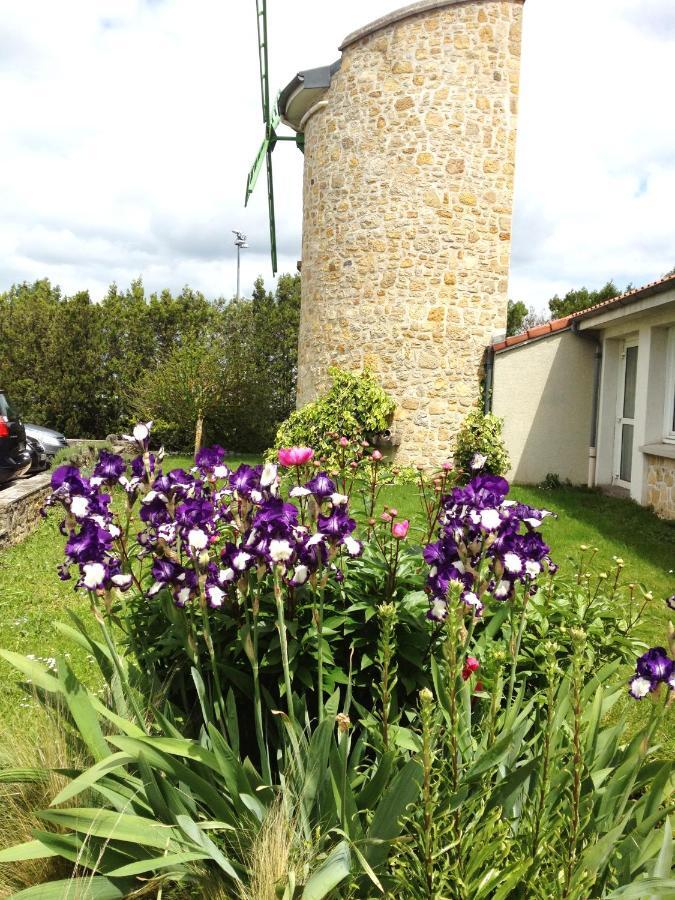 Logis Hotel Le Moulin Des Gardelles Риом Экстерьер фото