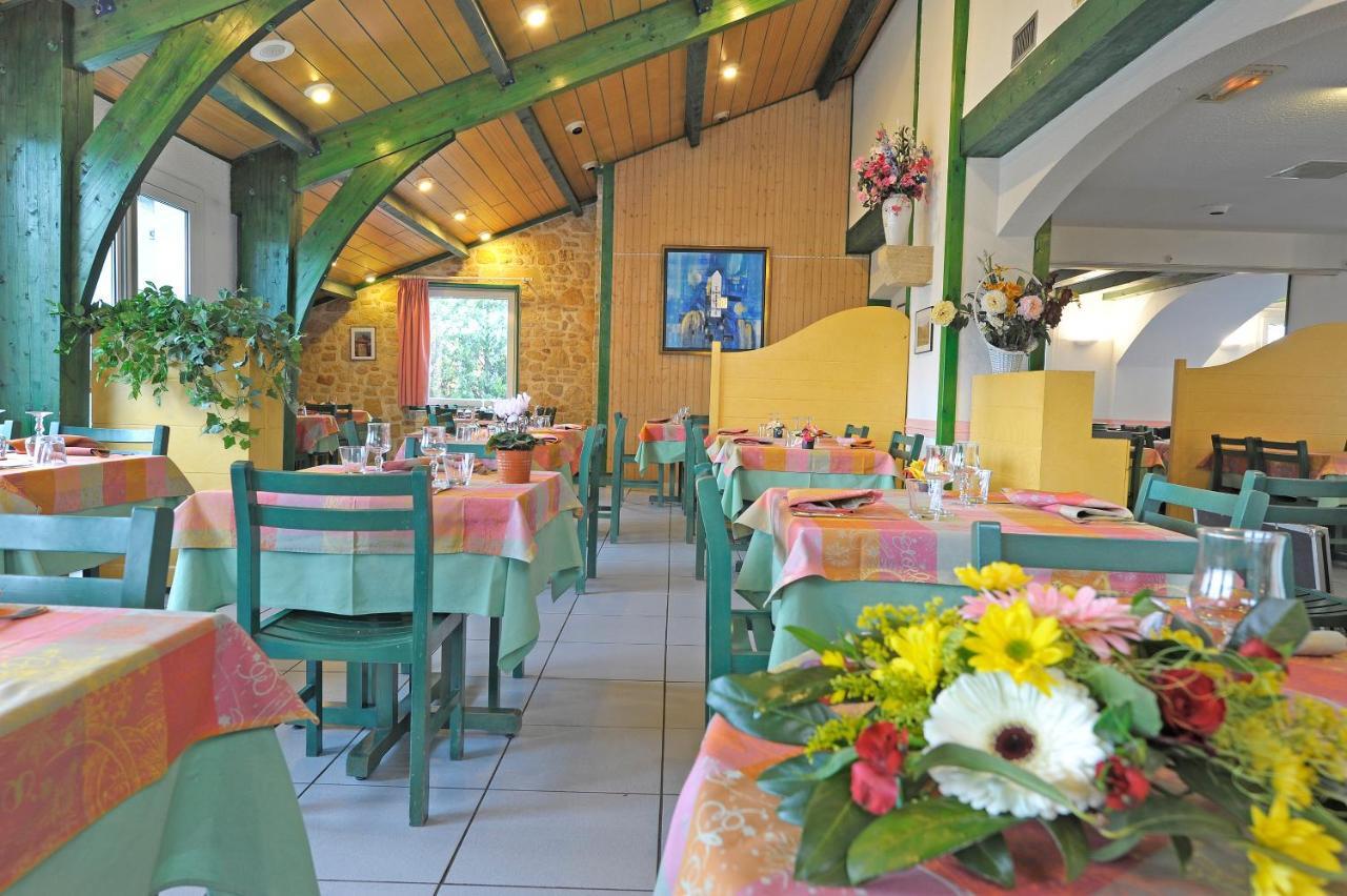 Logis Hotel Le Moulin Des Gardelles Риом Экстерьер фото