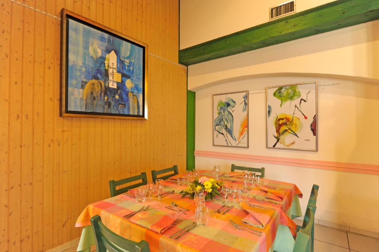 Logis Hotel Le Moulin Des Gardelles Риом Экстерьер фото